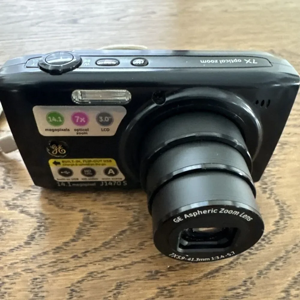 General Electric J1470S Digital Camera 7x Zoom 14.1mp Tested And Works Great